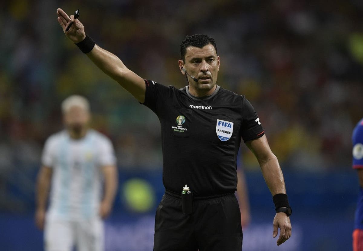 Árbitros poderão encerrar jogos em casos de racismo, segundo novo código da FIFA