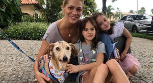 Emocionante: Cão é adotado após 12 anos vivendo em abrigo – ele nunca era escolhido