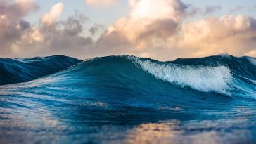 Qual é a onda mais alta já registrada na Terra?