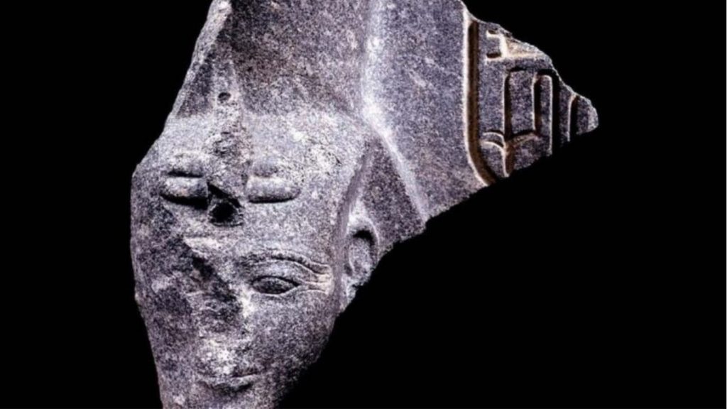 Cabeça da estátua de Ramsés II volta ao Egito 30 anos pós roubo