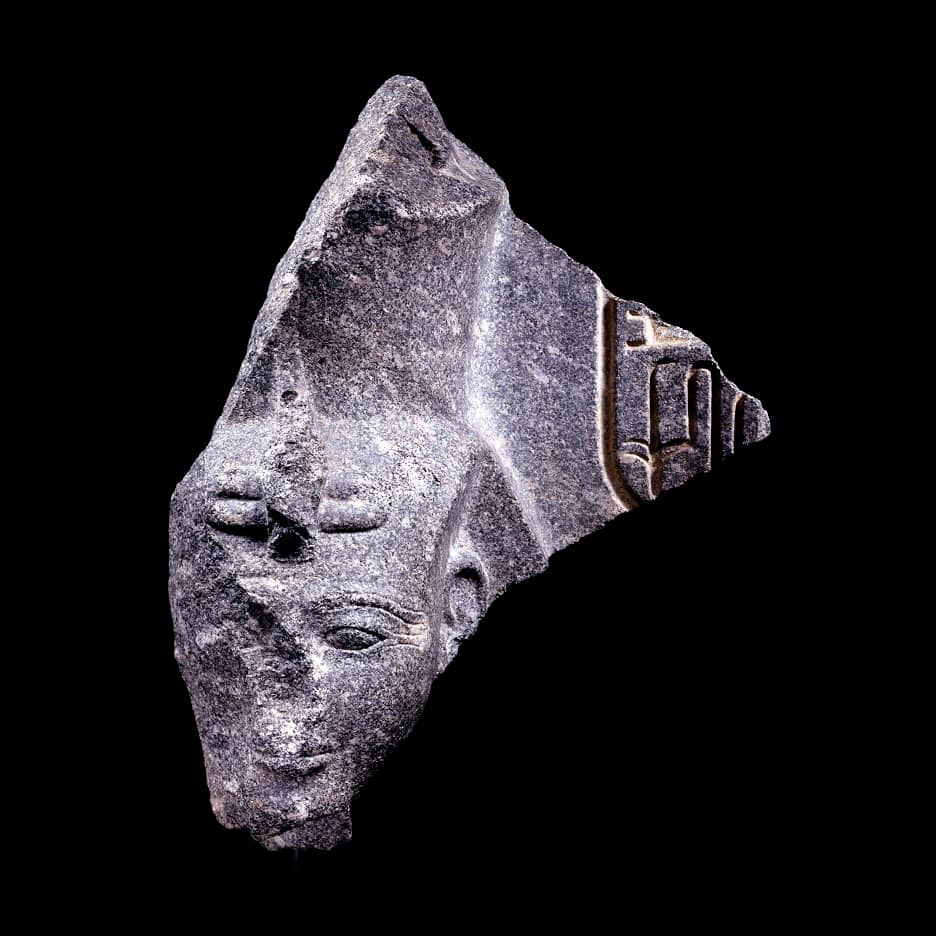 Cabeça da estátua de Ramsés II volta ao Egito anos pós roubo